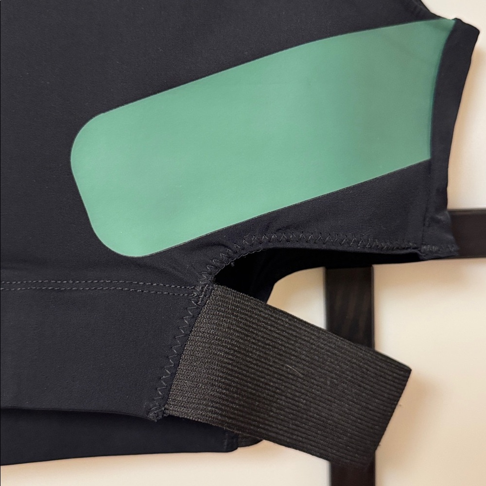 Lucas Hugh Geometric Color Block Crop Top - Rare Cutout Design - Picture 6 of 10